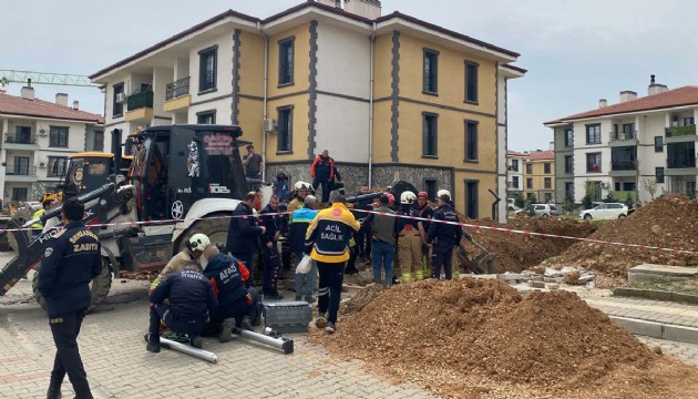 Manisa'da kanalizasyon çalışmasında göçük
